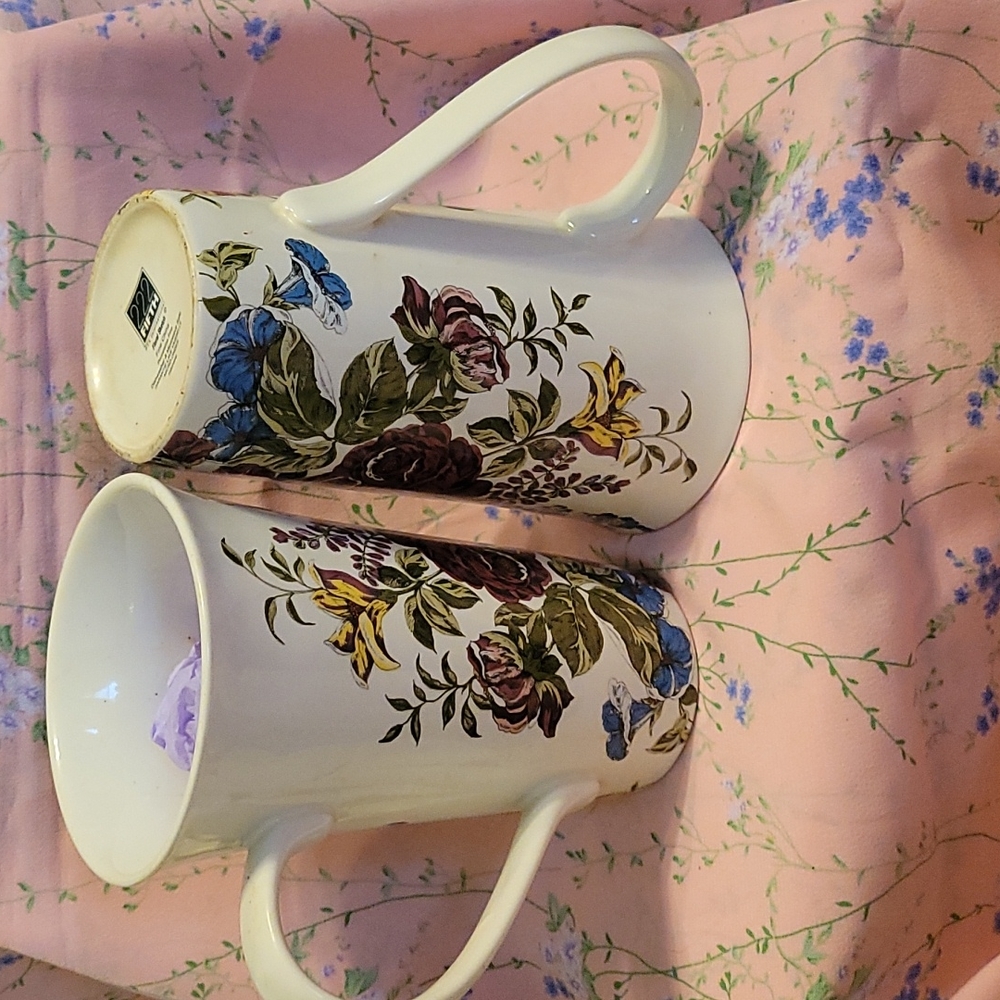 222 Fifth COFFEE CUPS White Floral